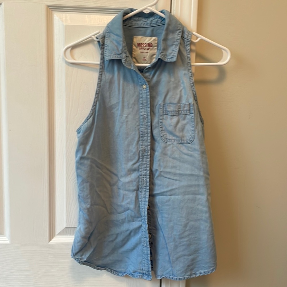Sleeveless chambray shirt